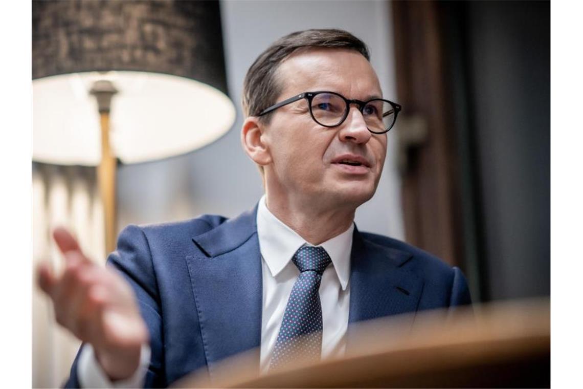 Morawiecki: „Keine Politik der offenen Tür“ Polens Ministerpräsident Mateusz Morawiecki ist mit dem Agieren Merkels in der Belarus-Krise nicht ganz zufrieden. Foto: Michael Kappeler/dpa