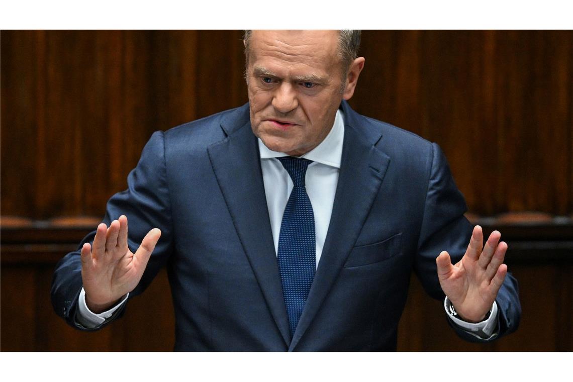 Polens Regierungschef Donald Tusk informiert im Parlament über die Verletzung des polnischen Luftraums.