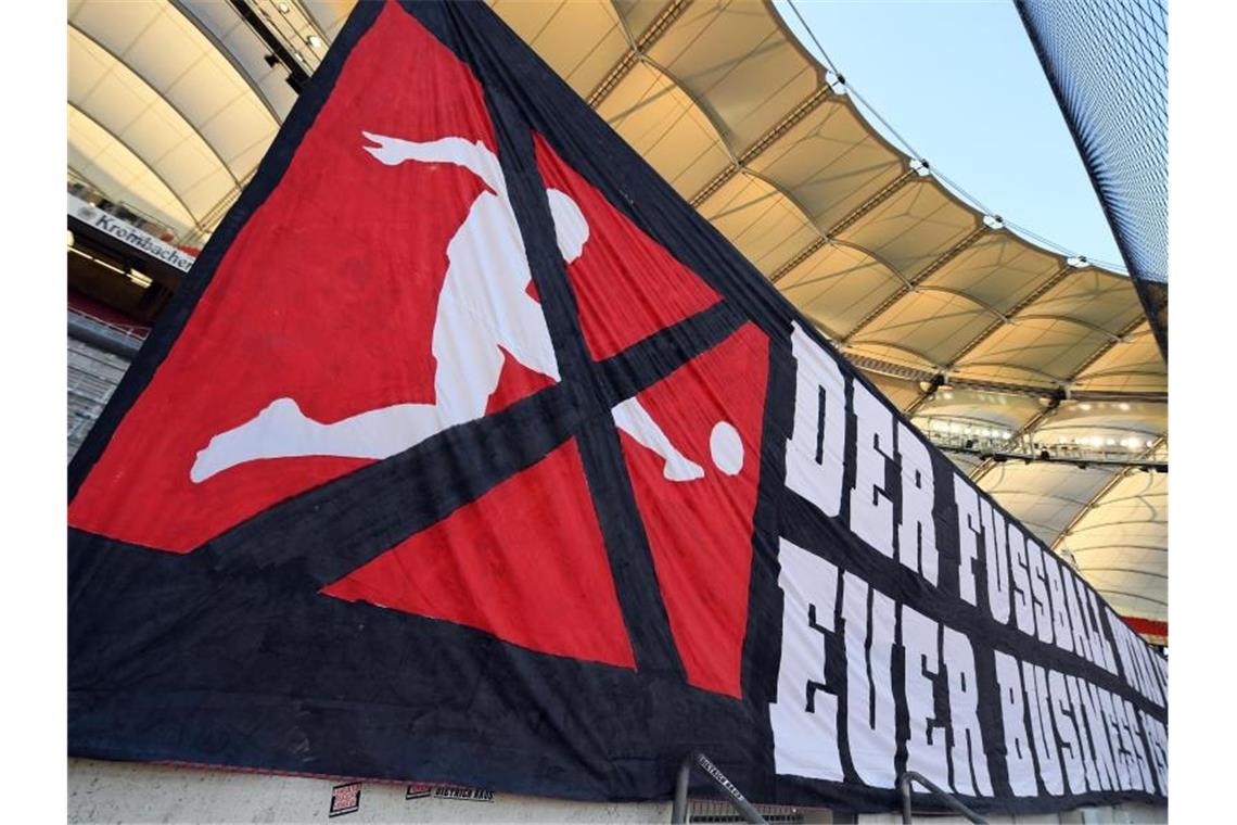 Politik und Fan-Organisationen machen Druck, die Bundesliga-Clubs selbst sind in der Corona-Krise zum Umdenken gezwungen. Foto: Matthias Hangst/Getty Images Europe/Pool/dpa