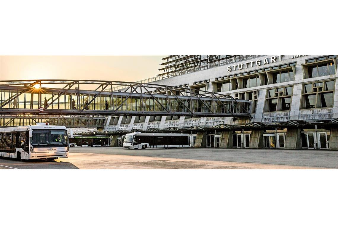 Politik und Wirtschaft im Südwesten machen sich für neue Verbindungen am Stuttgarter Flughafen stark. Die Entscheidung fällt aber in Berlin.