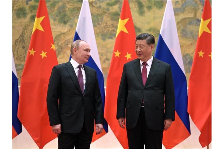 Politische Demonstration: Russlands Präsident Wladimir Putin (l) hat zur Eröffnung der Olympischen Spiele den chinesischen Präsidenten Xi Jinping in Peking besucht. Foto: Alexei Druzhinin/Pool Sputnik Government/AP/dpa