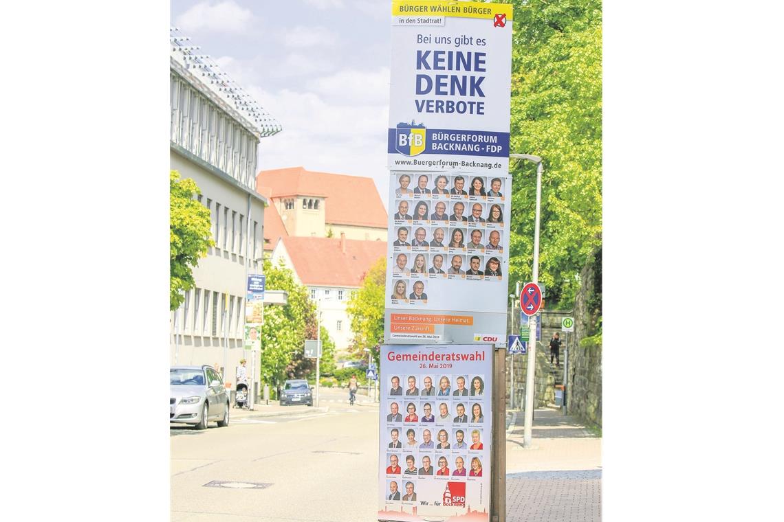 Ein Plakat, viele Botschaften Politische Plakate und Wahlwerbung zieren die Backnanger Innenstadt. Fotos: A. Becher