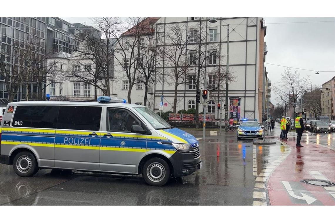Scholz: Täter von München muss das Land verlassen Polizei "mit starken Kräften" vor Ort.