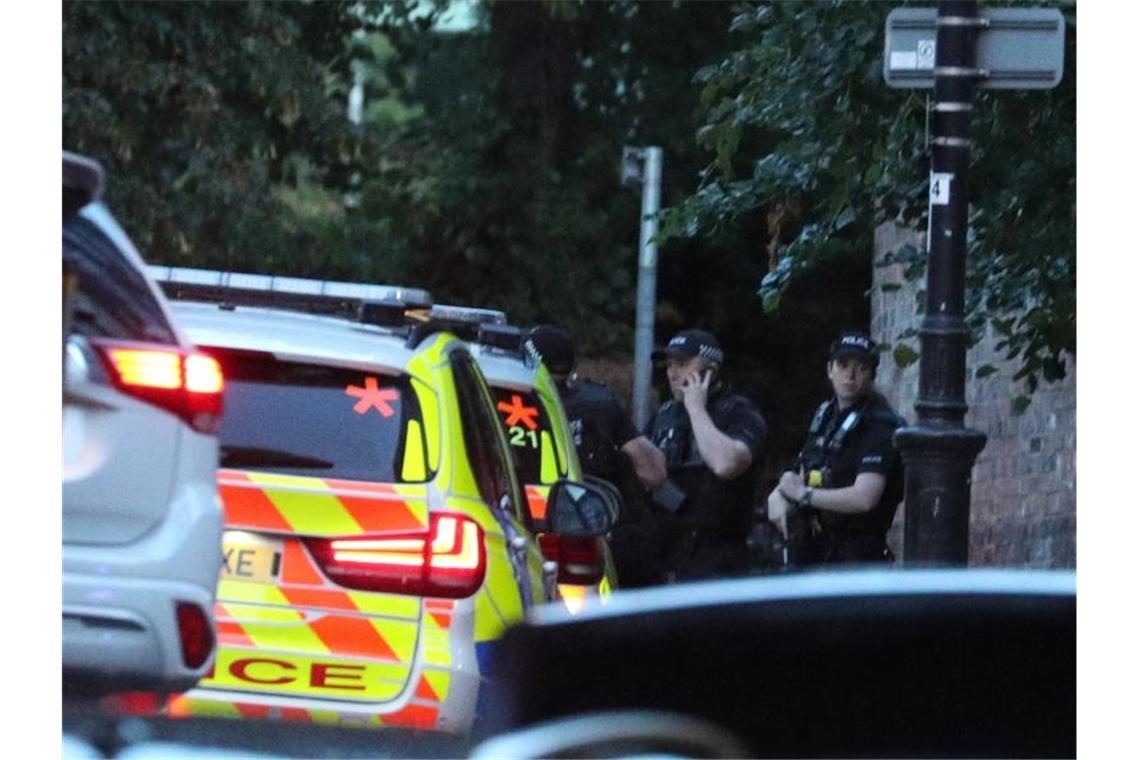 Polizei nach der Tat im Stadtzentrum von Reading. Foto: Steve Parsons/PA Wire/dpa