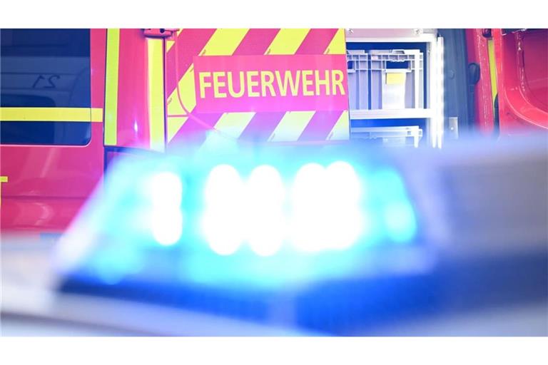 Polizei und Feuerwehr waren am Freitag auf der A6 bei Schnelldorf im Einsatz (Symbolfoto).