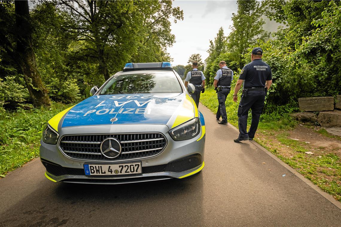 Polizei und Mitarbeiter des städtischen Vollzugsdiensts arbeiteten in Backnang bereits in der Vergangenheit Hand in Hand und haben ein gemeinsames Ziel: eine sichere Stadt. In Zukunft soll die Präsenz der Ordnungshüter noch deutlich ausgeweitet werden. Foto: Alexander Becher