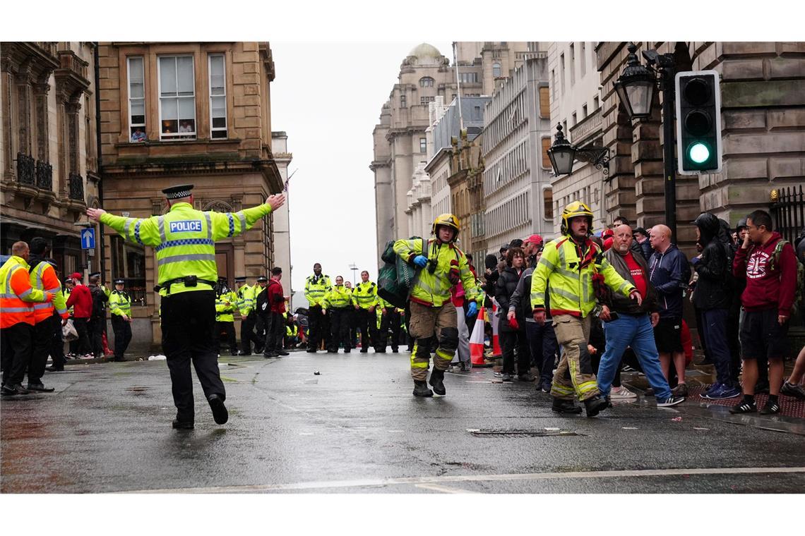 Polizei und Rettungskräfte in der Water Street.