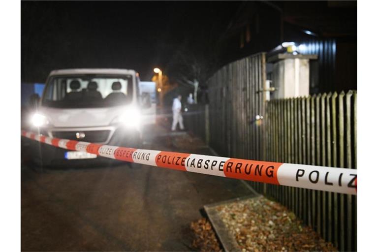 Polizei und Spurensicherung sind vor Ort in Starnberg. Foto: Angelika Warmuth/dpa