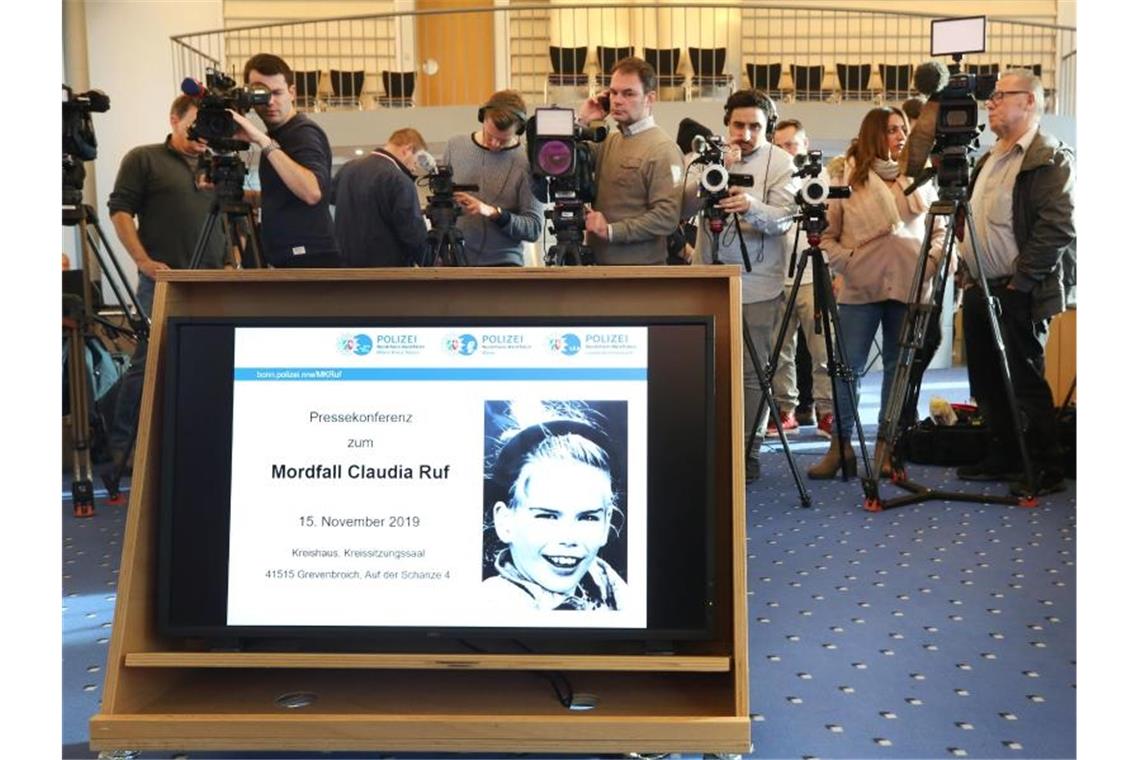 Polizei und Staatsanwaltschaft informieren über neue Ermittlungen im Mordfall Claudia Ruf. Foto: Roland Weihrauch/dpa