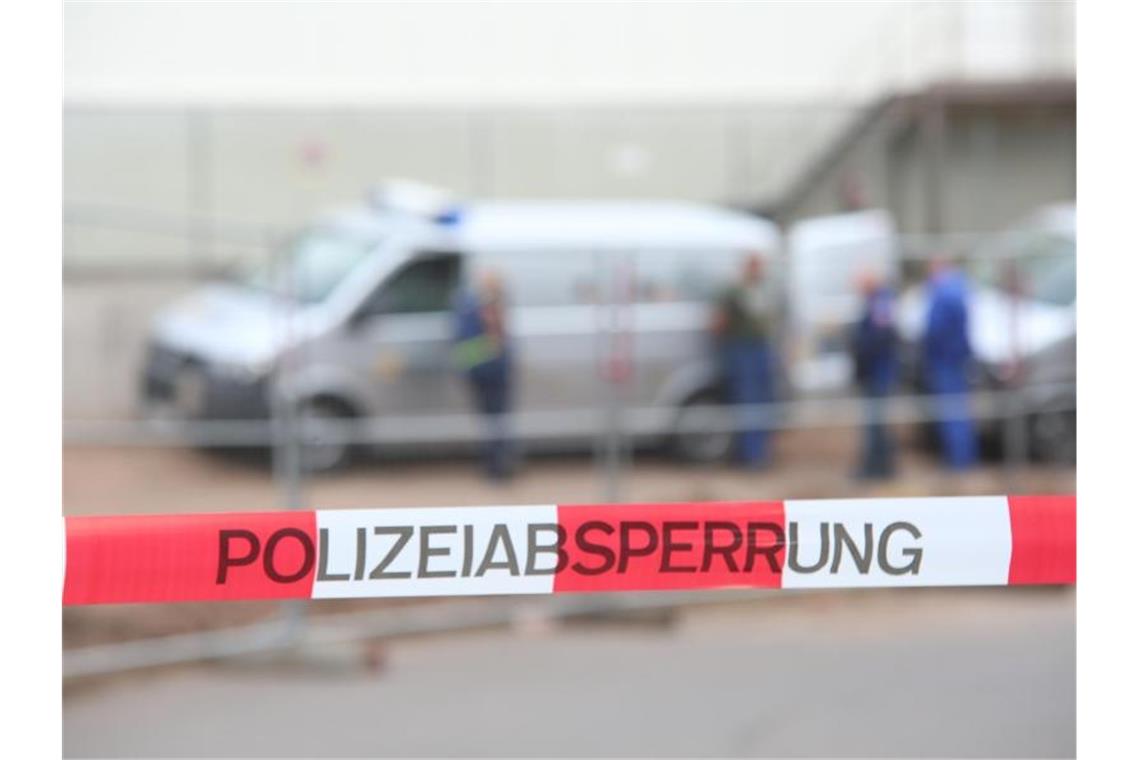 Polizeiabsperrung bei Entschärfung einer Bombe. Foto: Matthias Bein/dpa-Zentralbild/dpa/Symbolbild