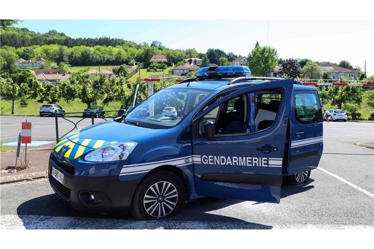 Polizeibeamte haben in einem Lieferwagen einen neunjährigen Jungen entdeckt, der dort über ein Jahr gefangen gehalten worden sein soll (Archivbild).