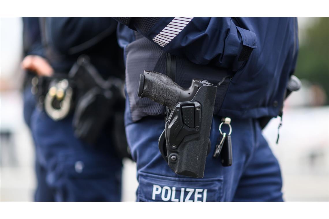 Polizisten wollen mehr Geld für Wochenend- und Nachtdienste Polizeibeamte im Südwesten fordern mehr Gehalt. (Symbolbild)