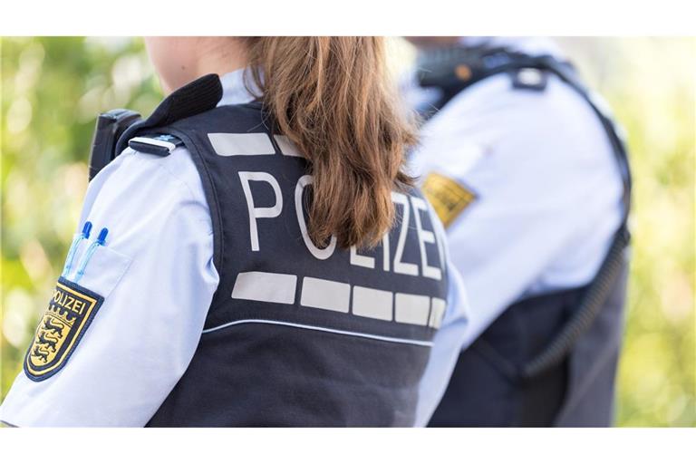 Polizeibeamte nahmen mehrere Verdächtige fest. (Symbolbild)