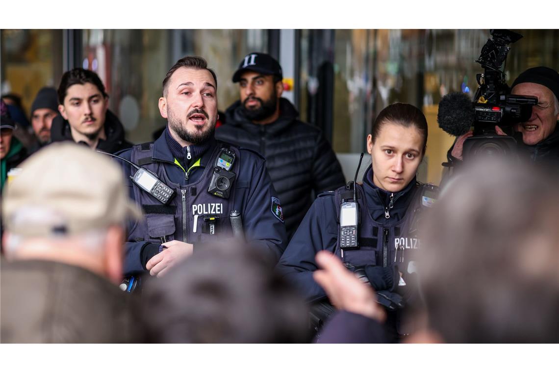 Loch im Tresorraum löst Ansturm besorgter Bankkunden aus