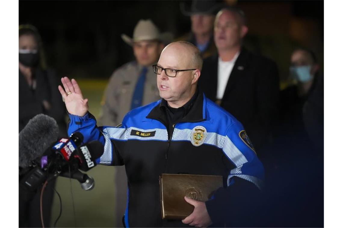 Rabbi zu Geiselnahme in US-Synagoge: Konnten selbst flüchten Polizeichef Michael Miller gibt Auskunft über die Geiselnahme. Foto: Smiley N. Pool/The Dallas Morning News/dpa