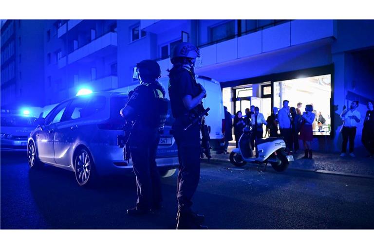 Polizeieinsatz im Mai 2025 nach Schüssen nahe der Friedrichstraße in Berlin.