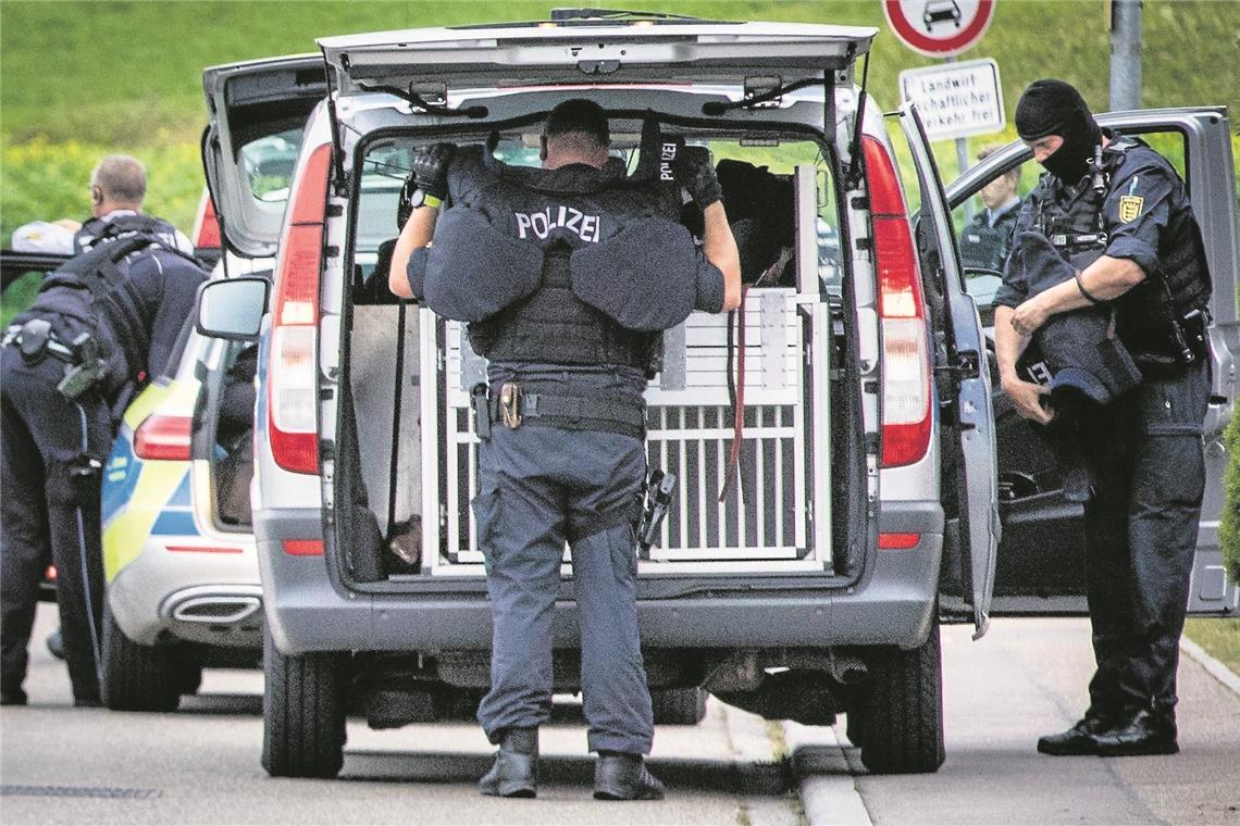 Polizeieinsatz in Schwaikheim. Foto: B. Beytekin