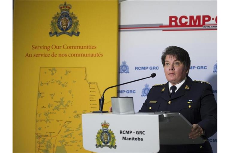 Polizeisprecherin Jane MacLatchy bei einer Pressekonferenz in Winnipeg zum Fund der Leichen. Foto: David Lipnowski/The Canadian Press/AP