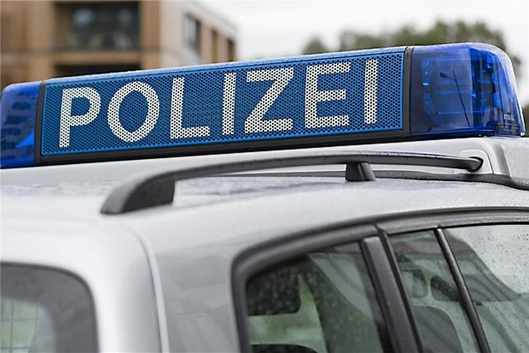 Polizeistreife entdeckt gesuchte Frau am Sulzbacher Bahnhof. Symbolfoto: Fotofund/Stock-Adobe