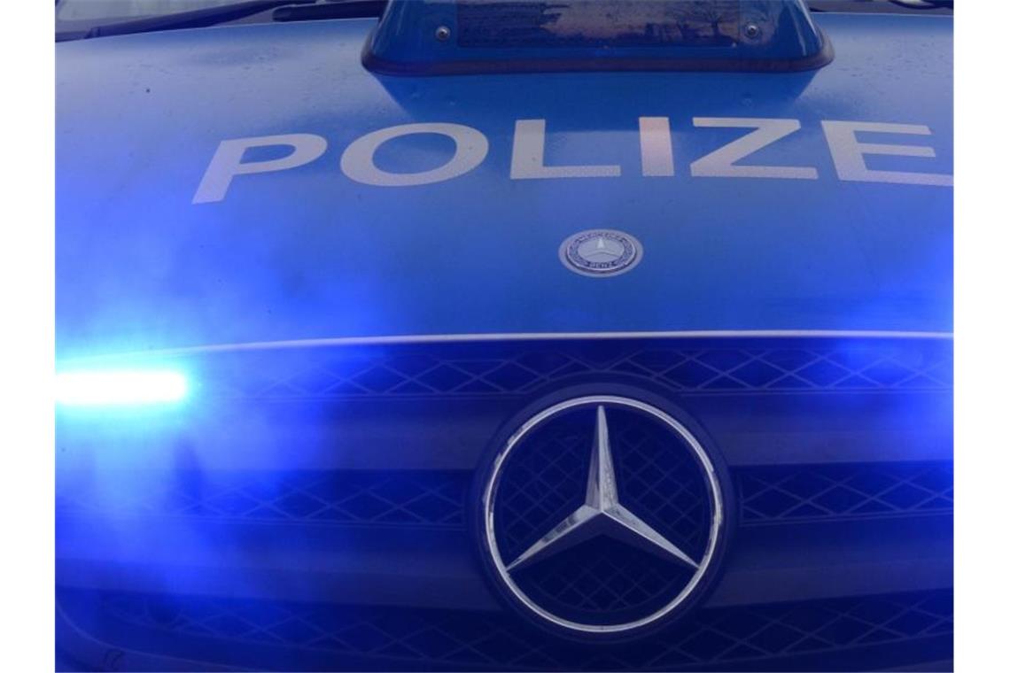 Unbekannte ritzen Hakenkreuze in Autos in Alpirsbach