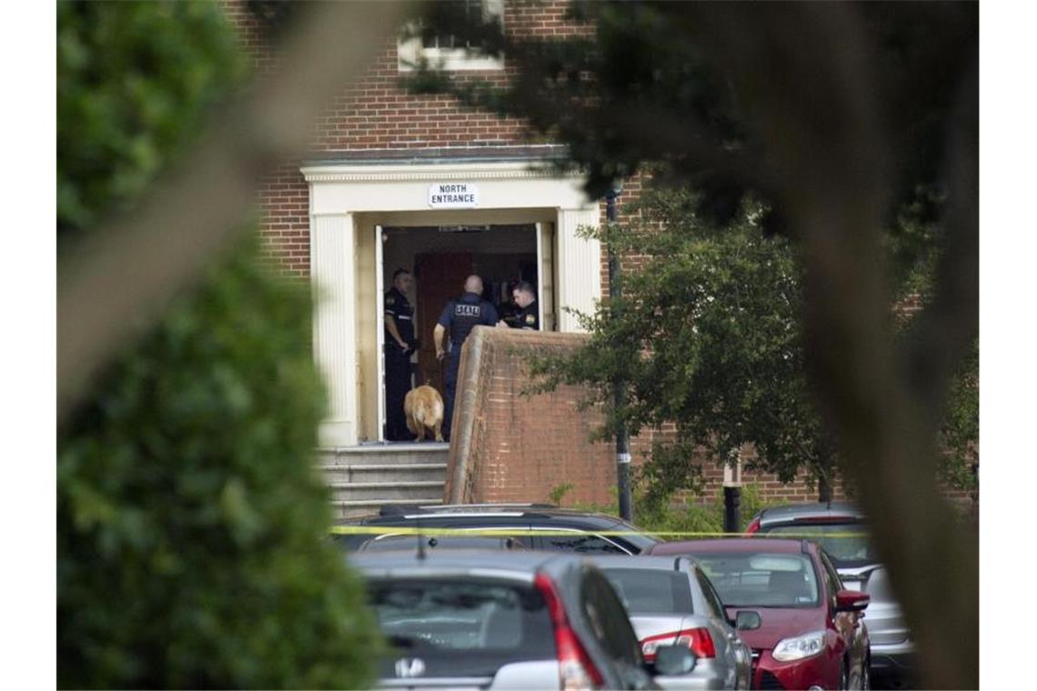 Polizisten am Tatort. Ein Schütze hatte in einem Gebäude der Stadtverwaltung mehrere Menschen getötet. Foto: L. Todd Spencer/The Virginian-Pilot