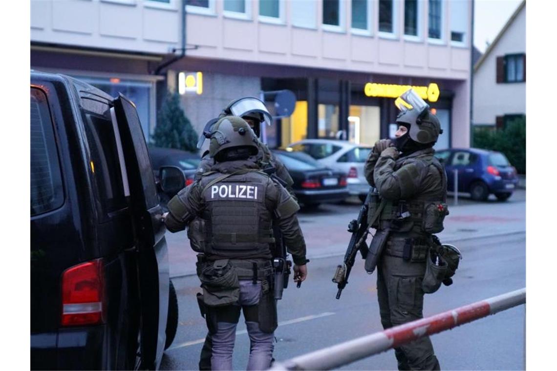 Polizisten eines Spezialeinsatzkommandos in Plochingen. Foto: Kohls/SDMG/dpa