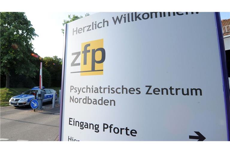Polizisten fixieren einen Psychiatriepatienten in Wiesloch. Der Mann stirbt. Wie die betroffene Einrichtung reagiert (Archivfoto).