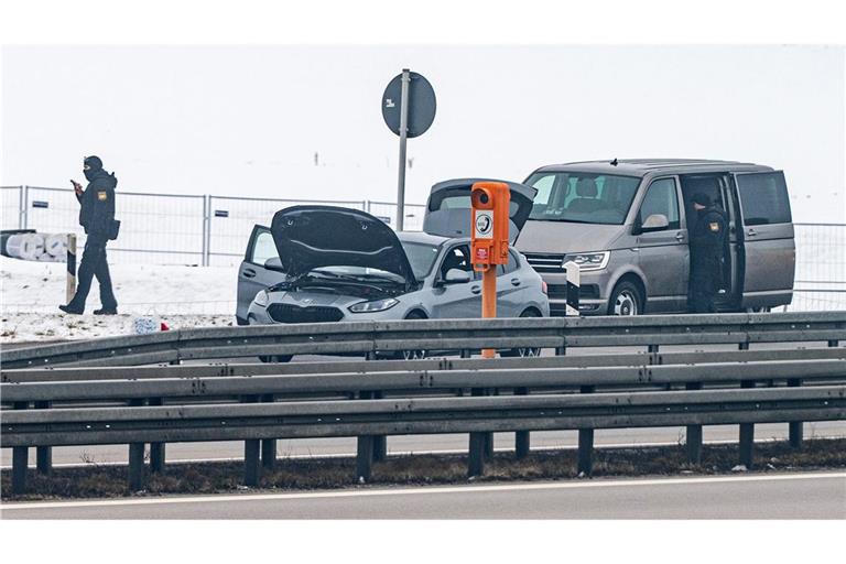 Polizisten hatten den Wagen nachts auf der Autobahn 3 bei Wiesent (Landkreis Regensburg) gestoppt.