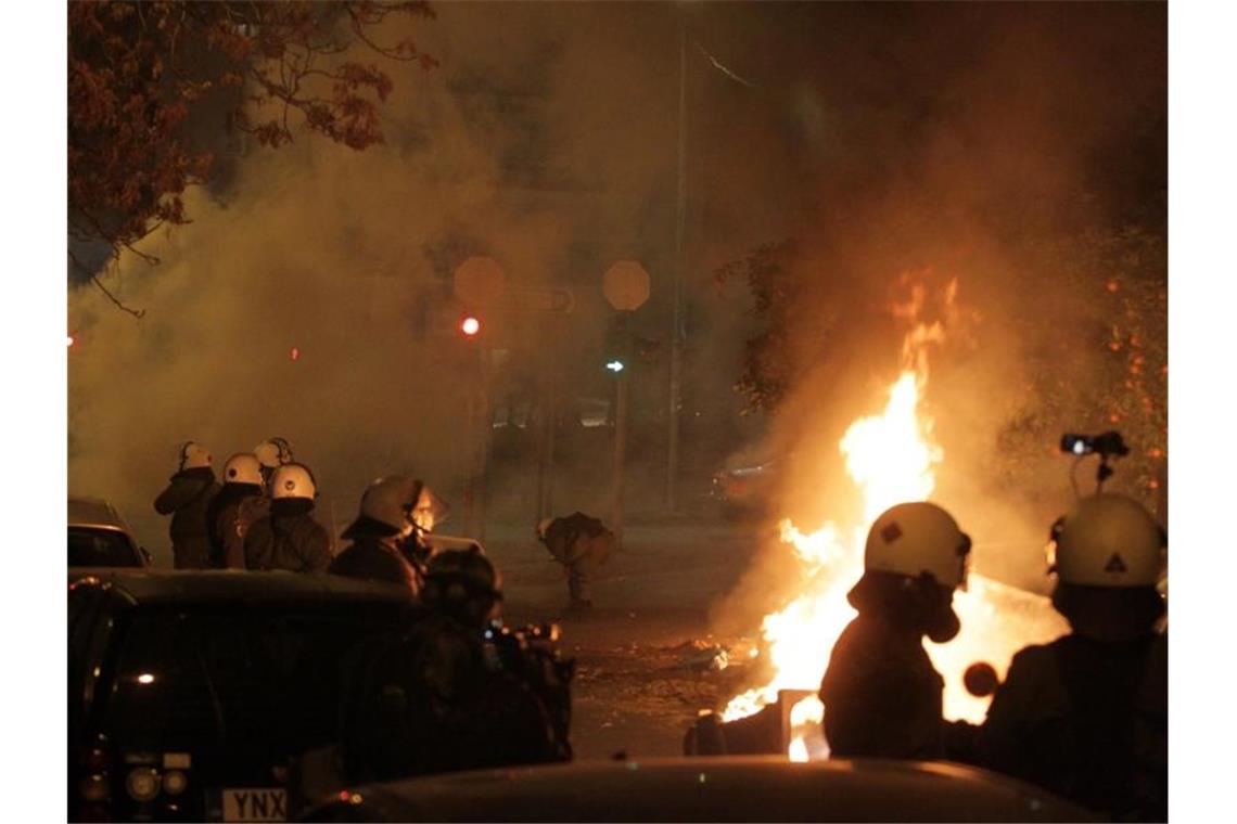 Schwere Krawalle in Athen Polizisten und Demonstranten stoßen in Athen während eines Protests gegen Polizeigewalt zusammen. Foto: Aristidis Vafeiadakis/ZUMA Wire/dpa