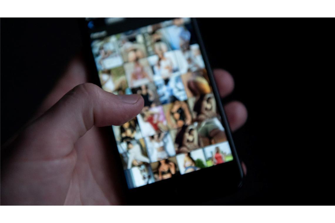 Pornografische Bilder sind längst nicht immer echt - oft werden Frauen ohne ihr Wissen mit Hilfe von KI zu Darstellerinnen gemacht. (Symbolbild)