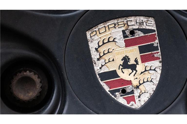 Porsche geht nach der Kurskorrektur in der Modellpolitik durch ein tiefes Tal. Im Bild eine ramponierte Sportwagenfelge des Stuttgarter Herstellers.