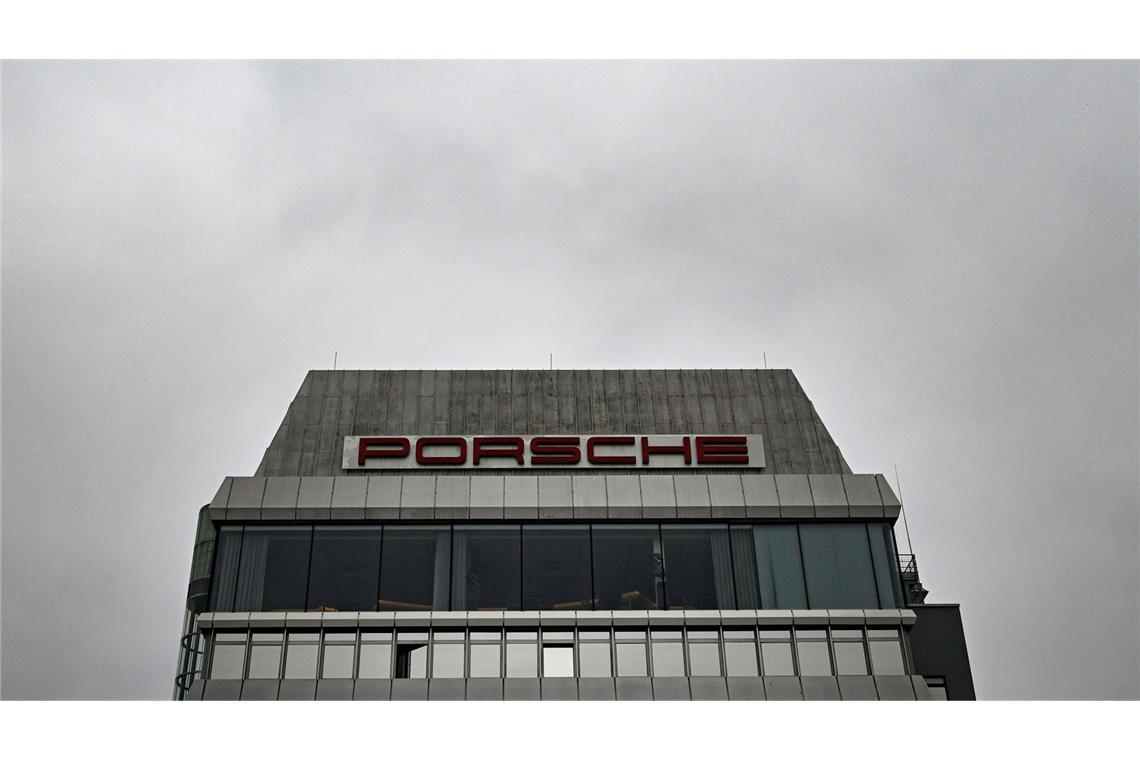 Porsche-Management und Arbeitnehmer verhandeln über weitere Einschnitte. (Symbolbild)
