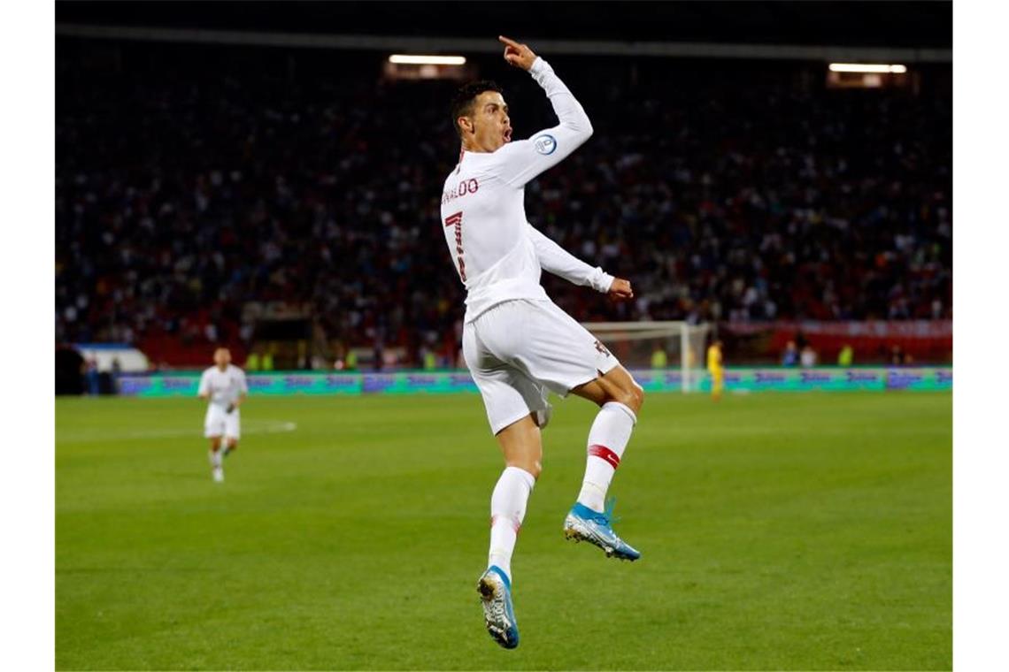 Portugals Star Cristiano Ronaldo erzielte vier Treffer gegen die Serben. Foto: Predrag Milosavljevic/XinHua