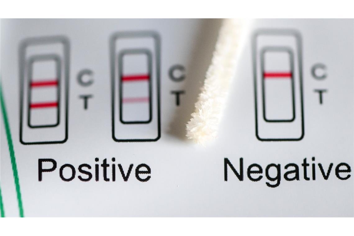 Erkältung, Grippe, Corona – Was zu dieser Saison wichtig ist Positiv oder negativ - das zeigt ein Test an. (Symbolbild)