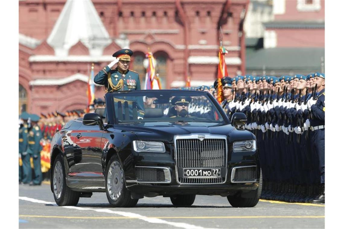 Putin würdigt Verdienste der Sowjets bei Befreiung Europas Prade zum 75. Jahrestag des Sieges der Sowjetunion über Hitler-Deutschland in Moskau. Foto: Alexander Zemlianichenko/AP/dpa