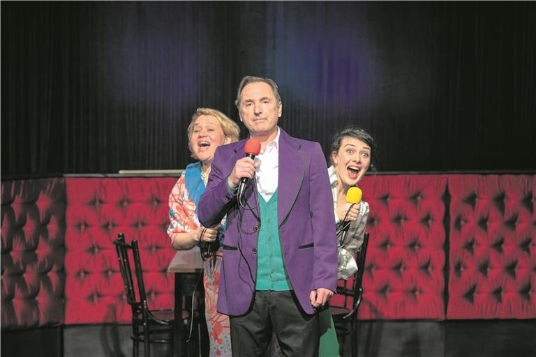 Präsentieren einen wunderbaren Schlagerabend über Frauenbilder und Männerrollen: Leslie Roehm, Georg Lorenz und Sarah Finkel. Foto: A. Becher