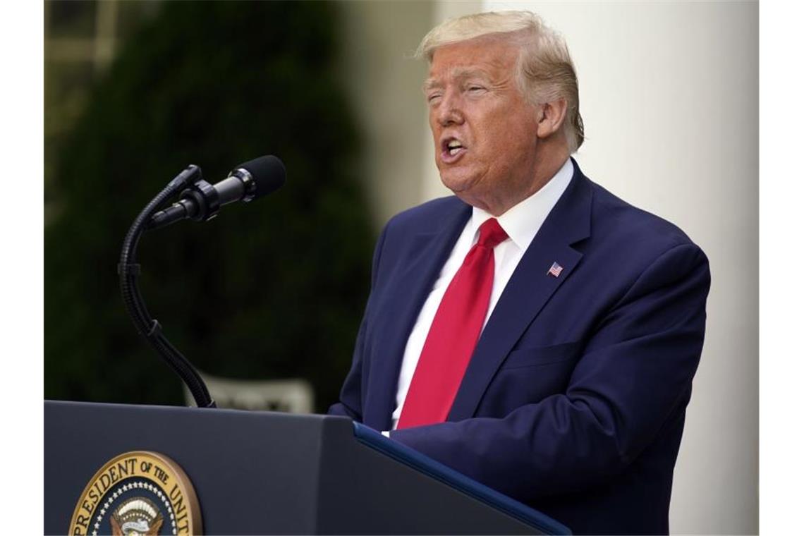 Trump: Ende von US-Einreisestopp aus Europa noch offen Präsident Donald Trump spielt beim US-Einreisestopp aus Europa auf Zeit. Foto: Evan Vucci/AP/dpa