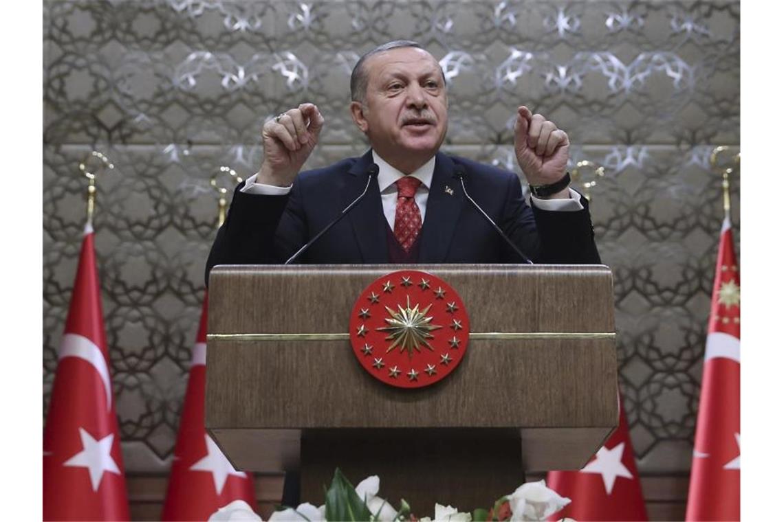 Bericht: Deutsche in der Türkei zu langer Haft verurteilt Präsident Erdogan bei einer Rede in Ankara. Foto: Yasin Bulbul/Pool Presidential Press Service/Archiv