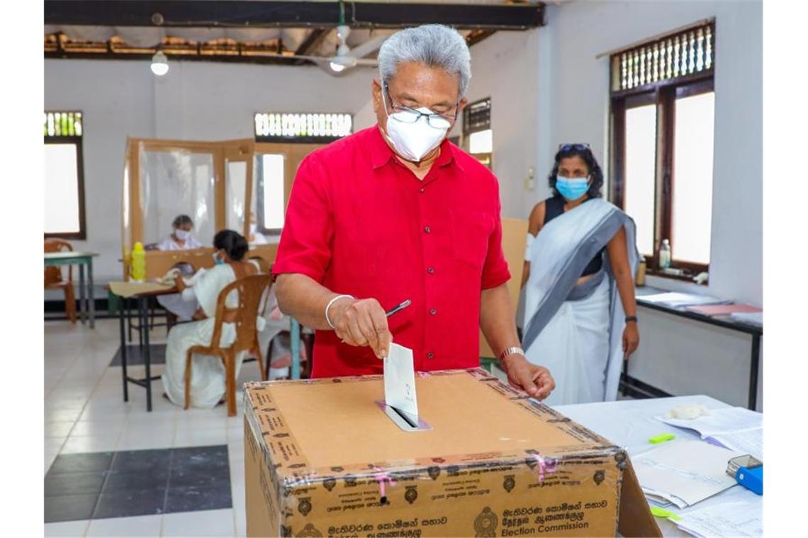 Deutliche Mehrheit für Sri Lankas Regierungspartei Präsident Gotabhaya Rajapaksa geht als klarer Sieger aus der Parlamentswahl in Sri Lanka hervor. Foto: Xinhua/dpa