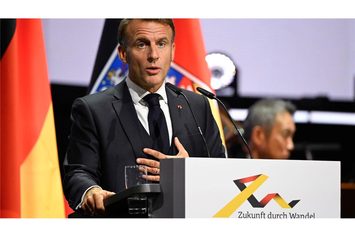 Präsident Macron schlägt in seiner Rede einen weiten Bogen.