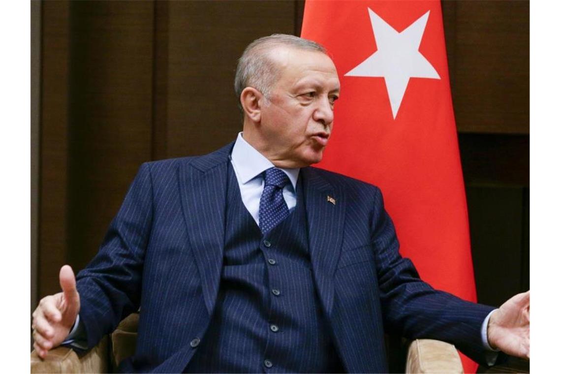 Präsident Recep Tayyip Erdogan erklärt unter anderem den deutschen Botschafter in der Türkei zur unerwünschten Person. Foto: Vladimir Smirnov/Pool Sputnik Kremlin/AP/dpa