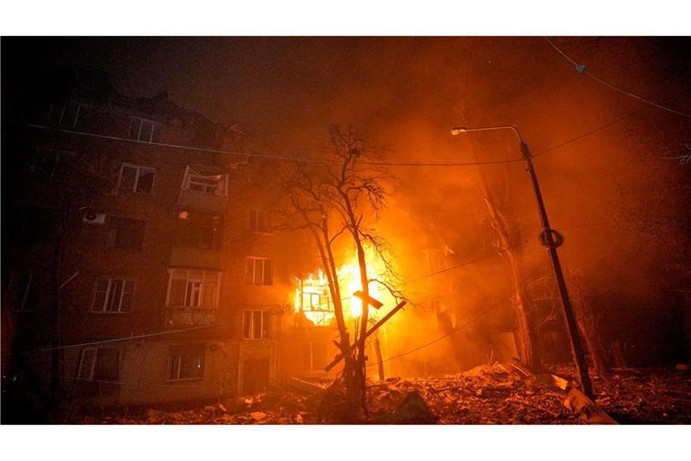 Präsident Wolodymyr Selenskyj zufolge gibt es Anzeichen für einen massiven russischen Luftangriff in der Nacht zum Freitag.