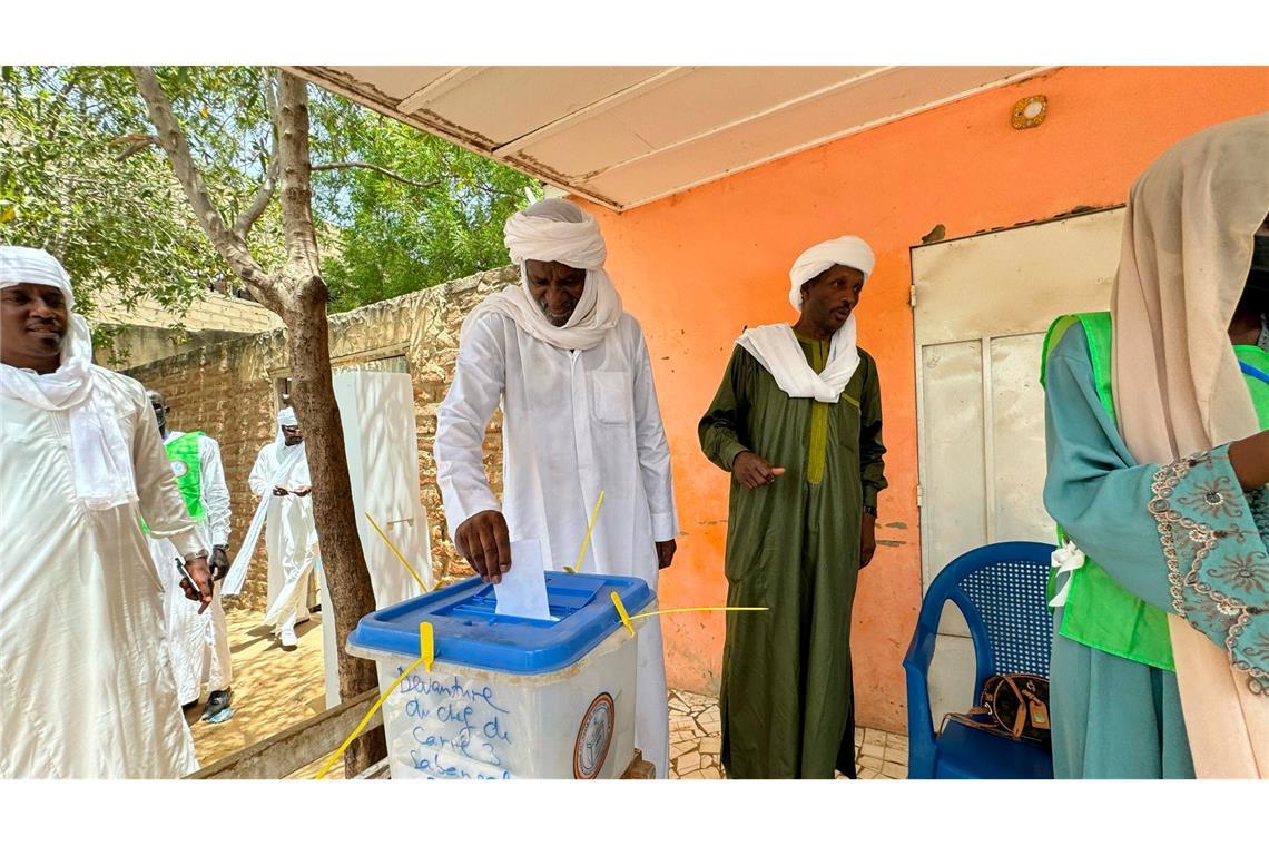 Präsidentschaftswahl im Tschad: Nach drei Jahren Militärherrschaft wählt das Land einen Staatschef. Vorläufige Ergebnisse sollen bis zum 21. Mai veröffentlicht werden.