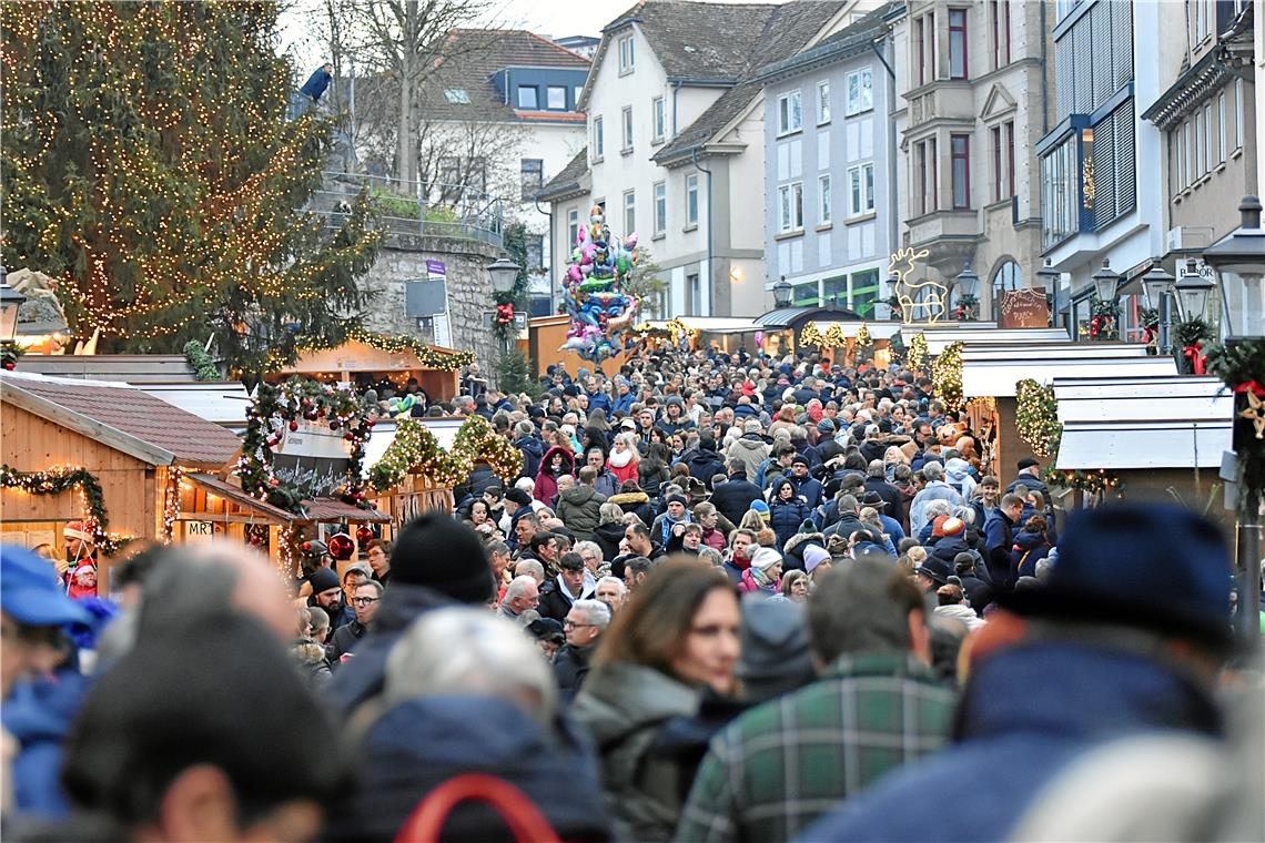 Prall gefüllt war die Marktstraße in Backnang. 