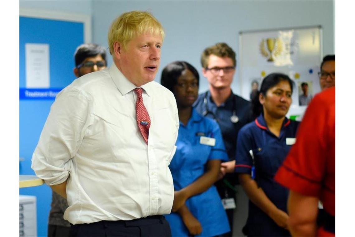 Premier Boris Johnson bei einem Besuch in Watford. Der Brexit ist nach zwei Verschiebungen für den 31. Oktober angesagt. Vorher könnte beim EU-Gipfel am 17. und 18. Oktober eine Einigung gebilligt werden. Foto: Peter Summers/PA Wire/dpa