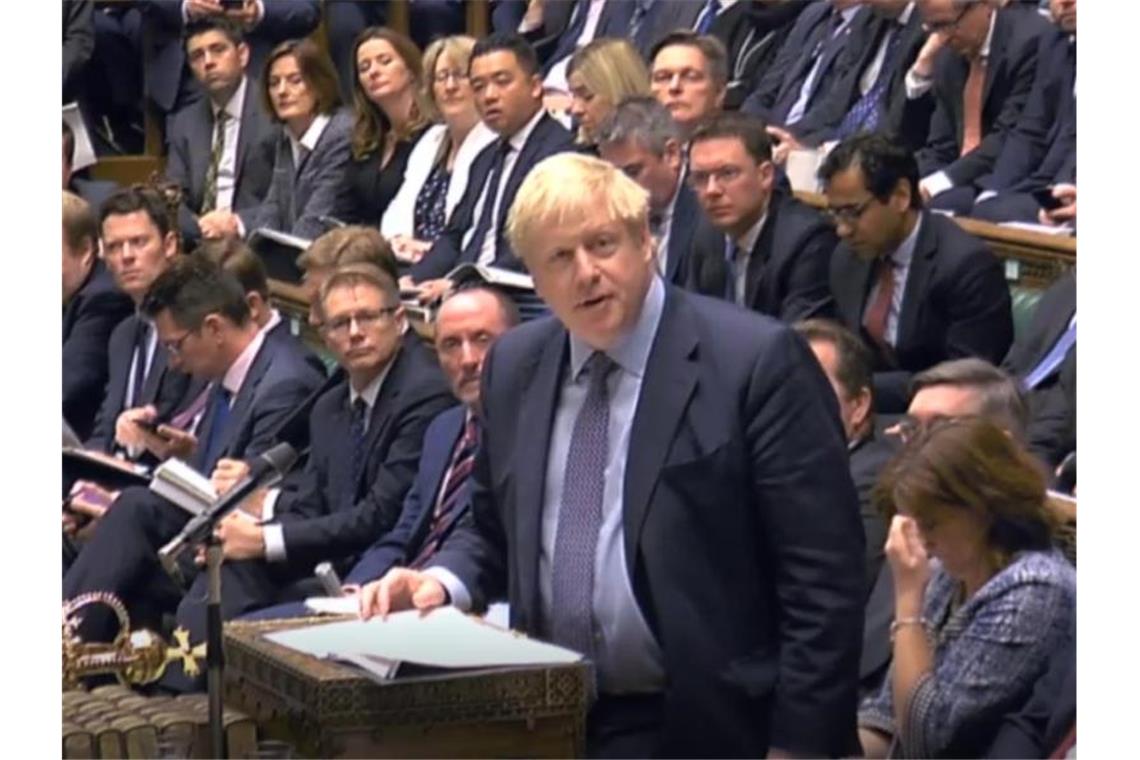 Premier Johnson spricht während der Sondersitzung im britischen Unterhaus. Foto: House Of Commons/PA Wire/dpa