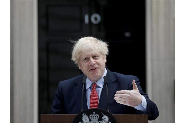 Premierminister Boris Johnson gibt am 27. April eine Erklärung an seinem ersten Arbeitstag nach der Genesung von Covid-19 in der 10. Downing Street ab. Foto: Frank Augstein/AP/dpa