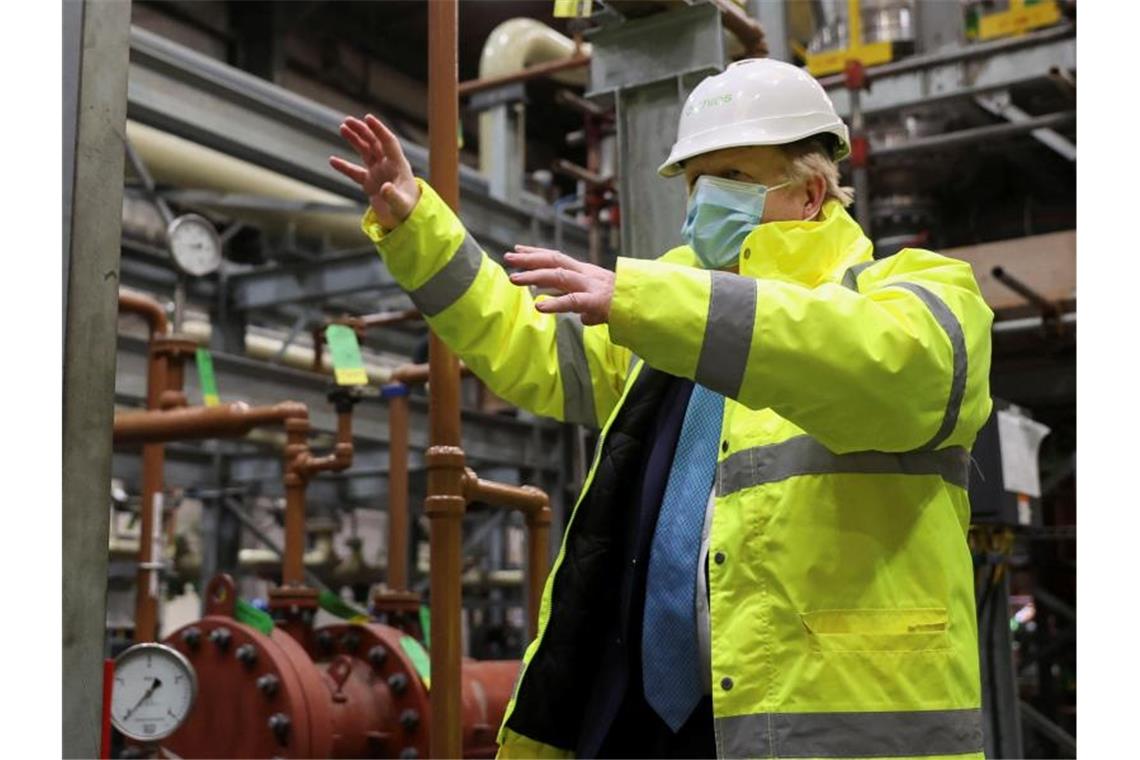 Premierminister Boris Johnson in Wales. Foto: Carl Recine/PA Wire/dpa