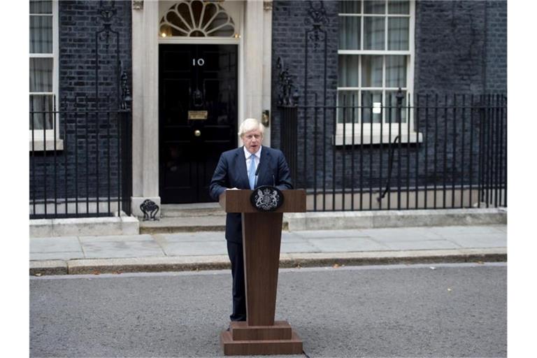 Premierminister Boris Johnson spricht vor seinem Amtssitz in der Downing Street. Foto: Kirsty O'connor/PA Wire
