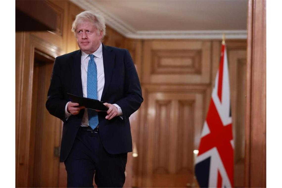 Johnson stimmt Briten auf langwierige Lockdown-Maßnahmen ein Premierminister Boris Johnson zeigt sich „optimistisch und voller Hoffnung“, dass sich die Corona-Situation bis zum Frühling verbessern wird. Foto: Hannah Mckay/PA Wire/dpa